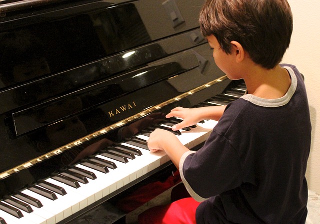 nauka gry na pianinie