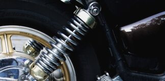 Co oznacza wylany amortyzator?