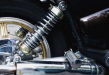 Jak utwardzić amortyzator w motocyklu?